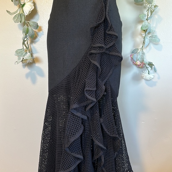 PatBO
Tulle & Crepe Gown - Picture 8 of 16